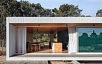 005-trica-a-contemporary-coastal-home-by-ihouse-in-uruguay.jpg