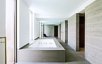 009-house-dmt-a-luxurious-light-filled-home-near-barcelona.jpg