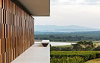 010-mje-house-blending-luxury-with-nature-in-brazils-countryside.jpg