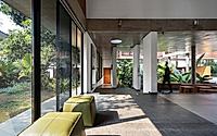 010-the-stoic-wall-residence-merging-indoors-with-the-tropical-outdoors.jpg