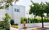 011-santa-monica-courtyard-houses-energy-efficiency-meets-design-elegance.jpg