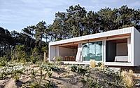 011-trica-a-contemporary-coastal-home-by-ihouse-in-uruguay.jpg