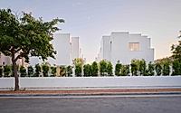 012-santa-monica-courtyard-houses-energy-efficiency-meets-design-elegance.jpg
