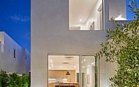 015-santa-monica-courtyard-houses-energy-efficiency-meets-design-elegance.jpg