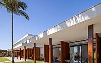 016-piedade-house-a-modern-vacation-home-oasis-in-brazil.jpg