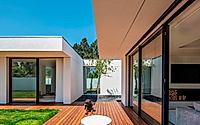 016-silva-escura-house-unveiling-a-single-story-family-home.jpg