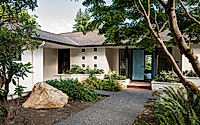 017-windermere-midcentury-renovation-reimagining-1950s-charm.jpg