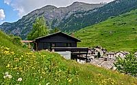 018-chalet-ariasana-a-serene-alpine-retreat-in-vals-platz-switzerland.jpg