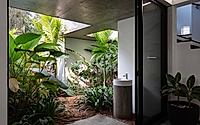018-the-stoic-wall-residence-merging-indoors-with-the-tropical-outdoors.jpg