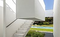 020-white-bricks-house-innovative-brickwork-in-lago-sul.jpg