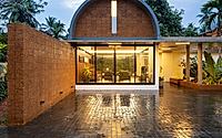 036-the-stoic-wall-residence-merging-indoors-with-the-tropical-outdoors.jpg