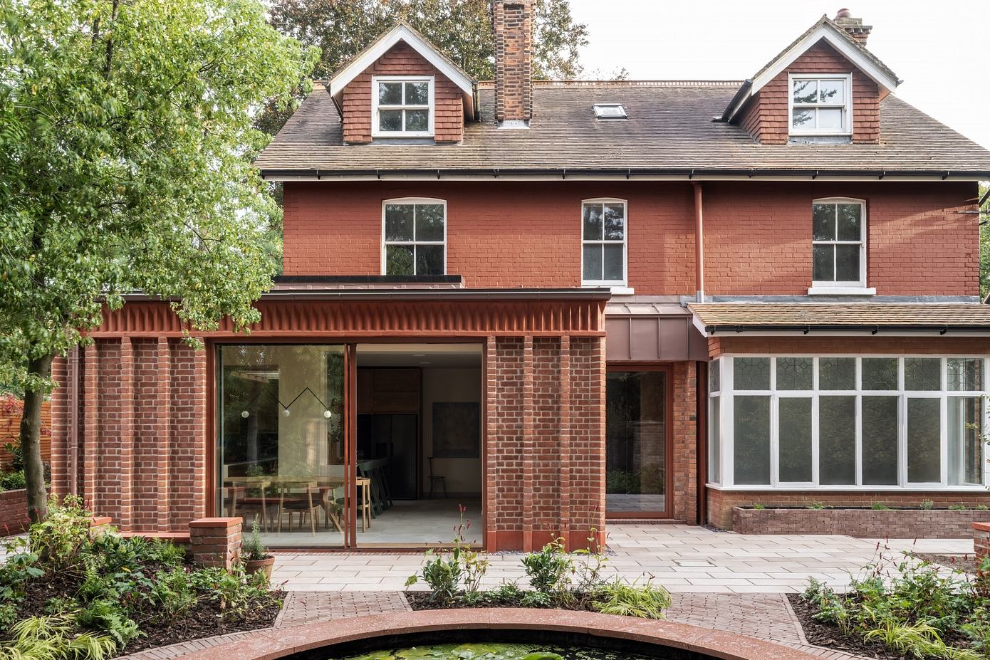 Cast Corbel House: Blending Victorian Charm and Contemporary Flair