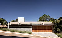 001-dante-house-integrating-exposed-concrete-with-nature-in-brasilia.jpg