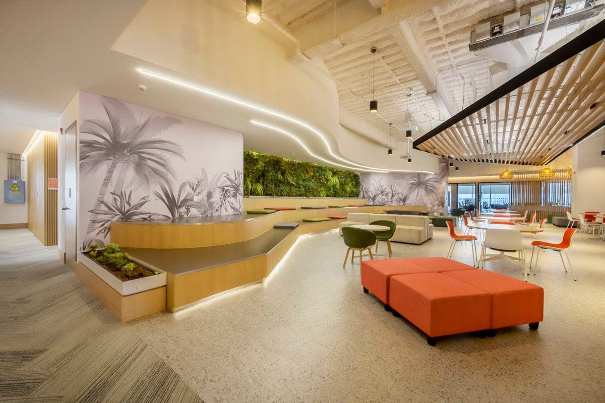 High Tech Company: Designing a Modern, Collaborative Office Space