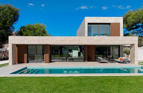 Luxury Prefabricated House: Inside Madrid’s Oasis of Sophistication