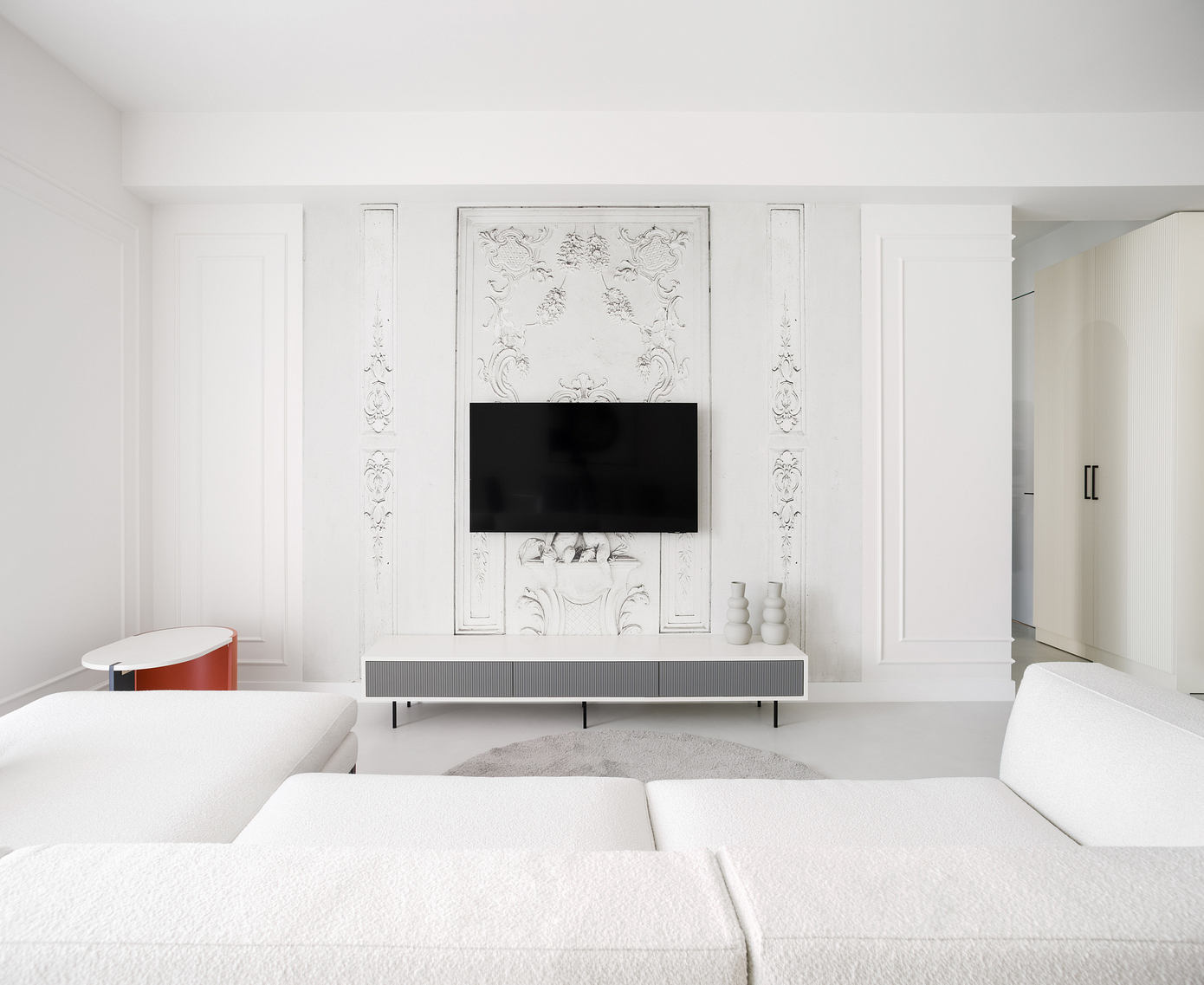 More White than Off-white…: The Minimalist Charm of A Tbilisi Apartment
