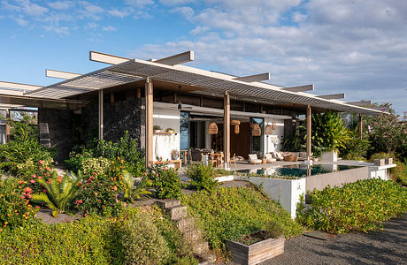 Pergola House: Ocean-View Modern Living by Studio Saxe