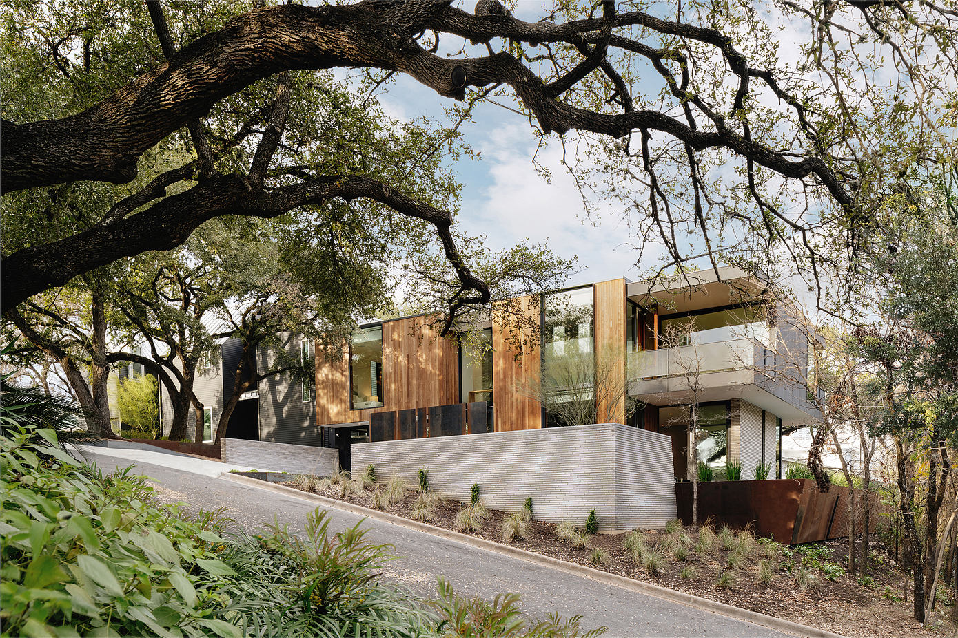 Retama House: Innovative Texas Abode by A Parallel Architecture