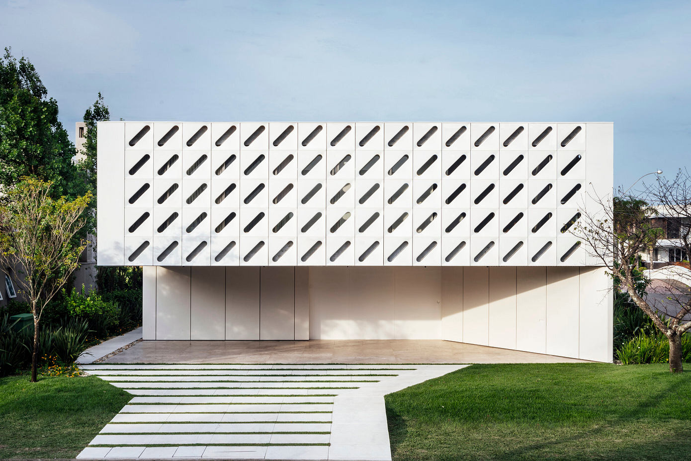 Ventura House: A Modern Architectural Gem in Brazil