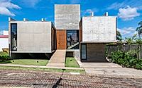002-casa-patio-the-art-of-utilizing-concrete-in-contemporary-homes.jpg