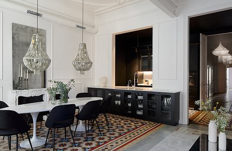 A Refined Eixample Apartment Redefinition: Modern Meets Classic
