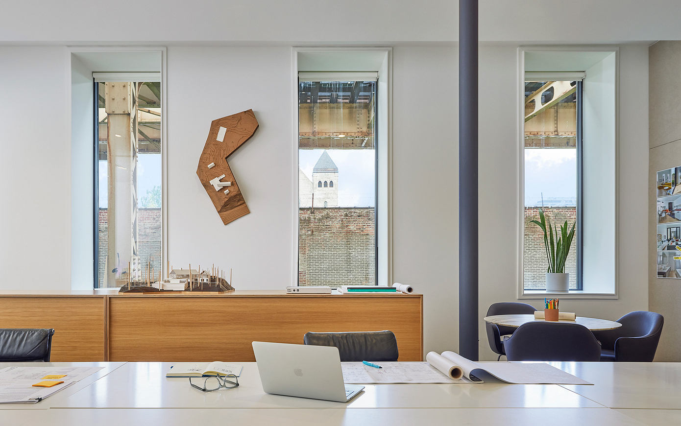9 East Studio: Collective Office’s Modern Redesign in Chicago