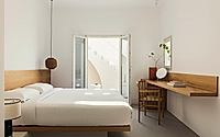 009-hotel-in-kamari-a-modern-take-on-traditional-greek-hotel-design.jpg