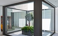 009-luxury-prefabricated-house-inside-madrids-oasis-of-sophistication.jpg