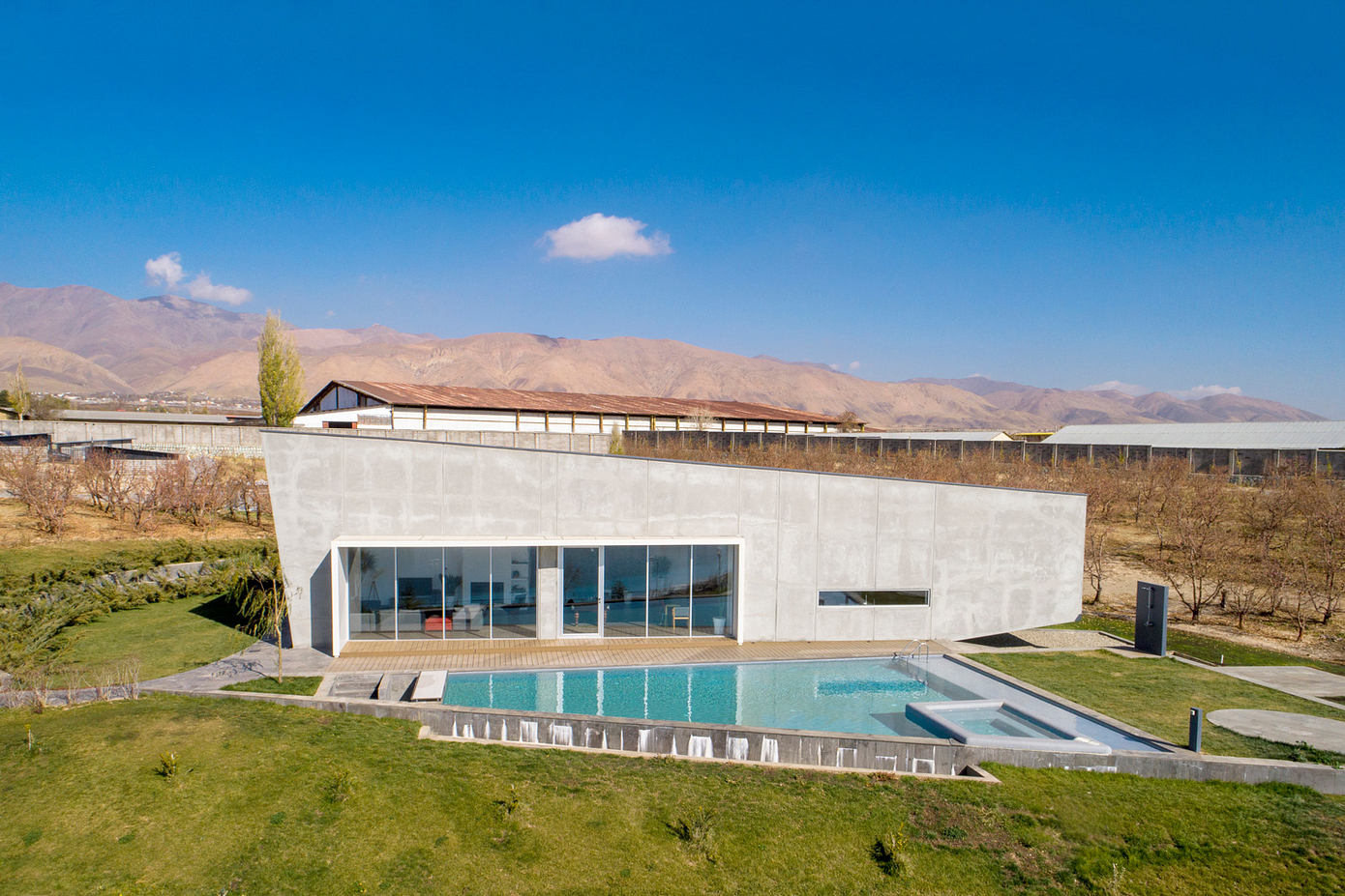 Daarsib Villa: A Serene Getaway Amidst Iran’s Apple Orchards