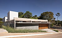 011-dante-house-integrating-exposed-concrete-with-nature-in-brasilia.jpg