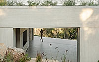 012-lookout-house-exposed-concrete-meets-natural-light.jpg