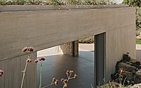 013-lookout-house-exposed-concrete-meets-natural-light.jpg