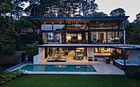 015-casa-efk-blending-eco-luxury-with-modern-design.jpg