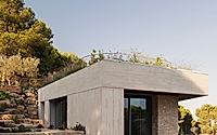 016-lookout-house-exposed-concrete-meets-natural-light.jpg