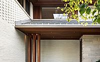 019-mid-century-residence-ave-duchastel-blending-scandinavian-and-japanese-influences-in-montreal.jpg