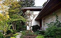 020-mid-century-residence-ave-duchastel-blending-scandinavian-and-japanese-influences-in-montreal.jpg