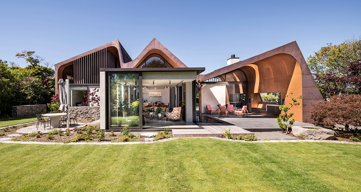Concrete Copper Home: Sculptural Roof Design in NZ