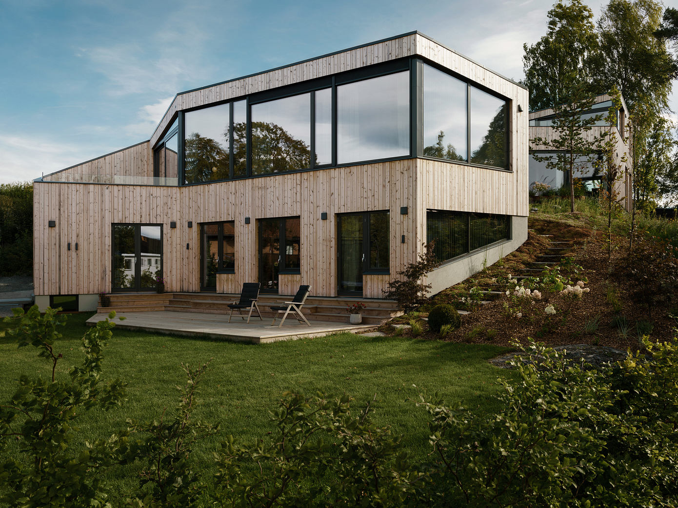 Flesaasveien: Elegant Timber Villas Nestled in Oslo
