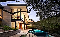 001-radial-house-embracing-lakeside-living-in-austin.jpg