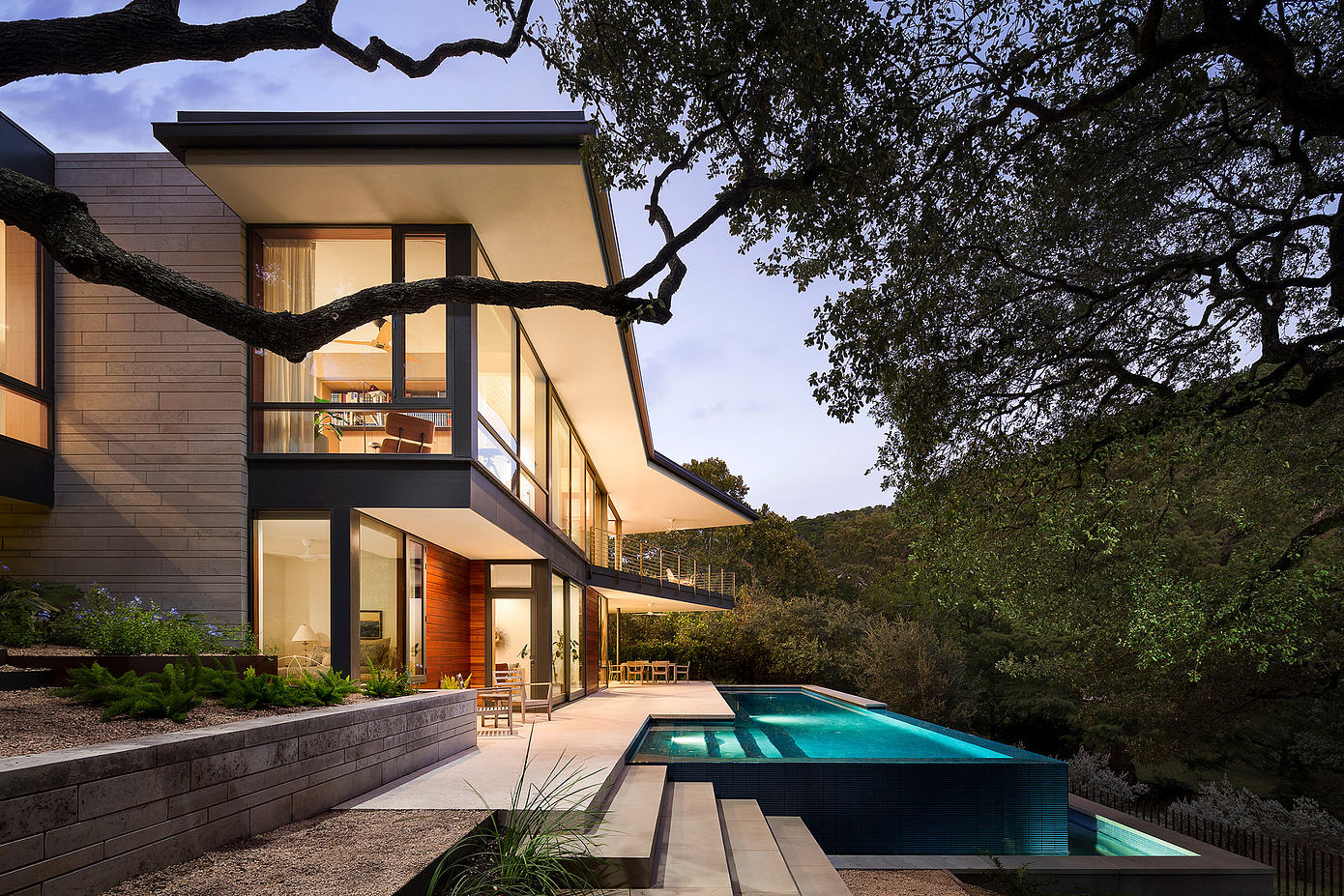 Radial House: Embracing Lakeside Living in Austin
