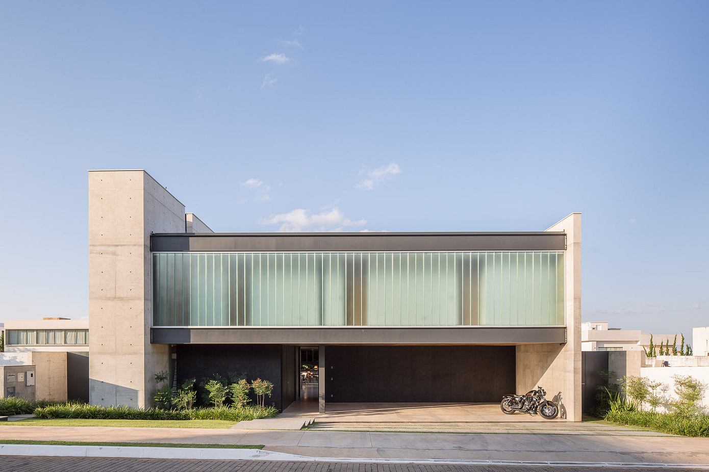 Ribas House: Estúdio MRGB’s Concrete & Steel Masterpiece