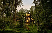001-virginia-treehouse-elevated-living-in-the-virginia-woods.jpg