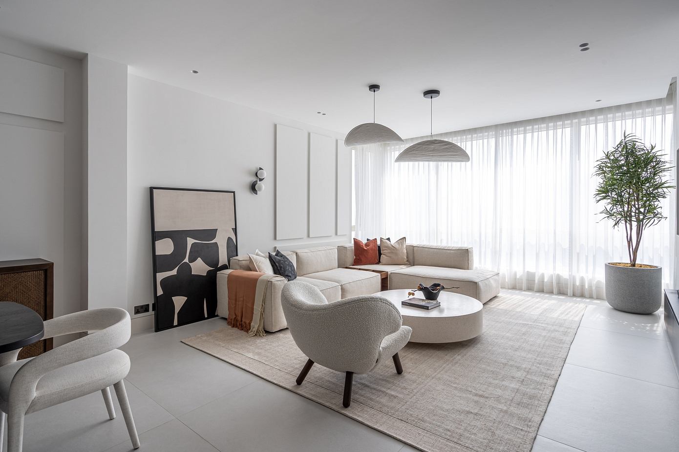 Dubai Apartment: Tranquil Oasis by Mizanna Designs