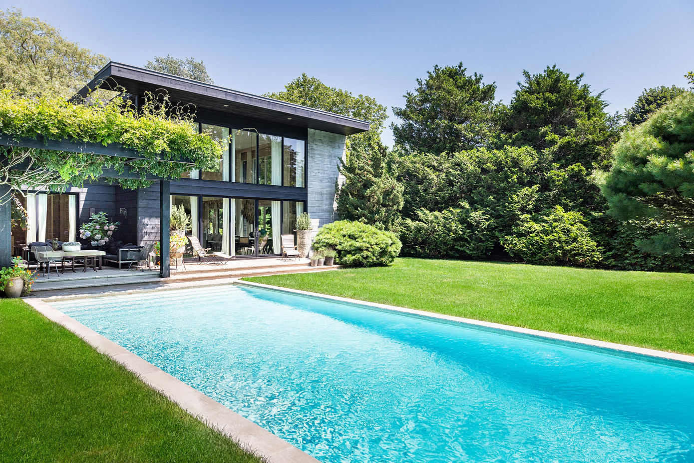 Of Good Water: Modernist Beach House in Amagansett