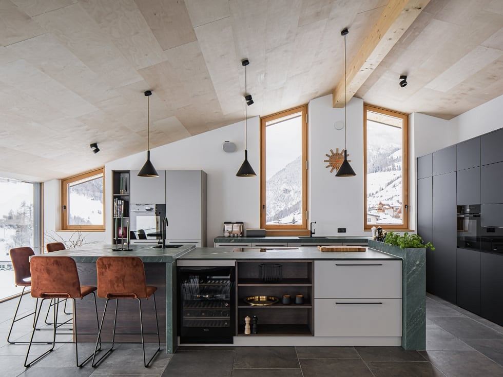 House with a Crown: Bringing Nature Into an Attic Loft in Austria