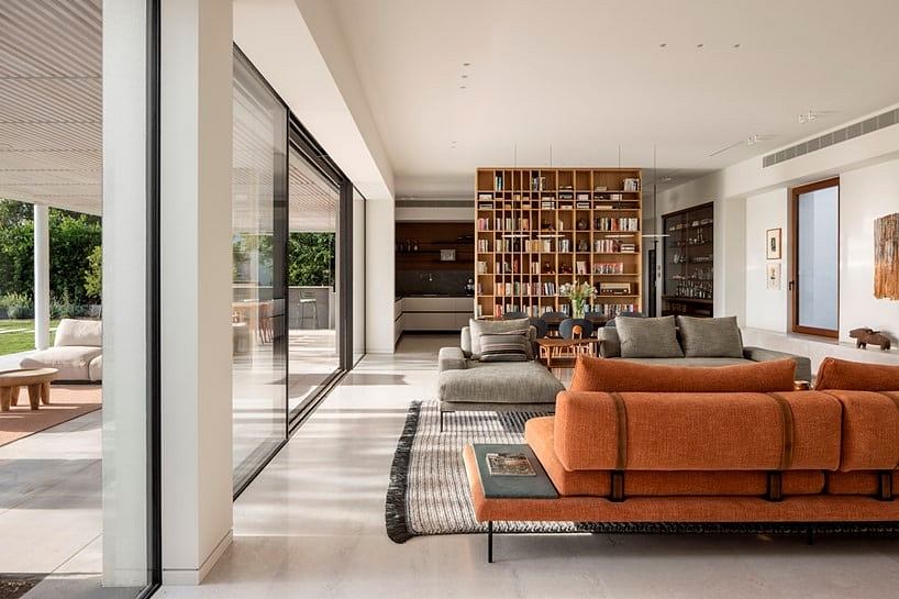 Courtyard Villa: Warm and Inviting Family Home in Israel