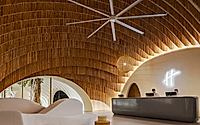 004-holiday-inns-samui-lobby-embracing-coconut-shell-inspiration.jpg