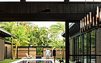 004-wahi-lani-a-surf-shack-elevated-blurring-indoor-outdoor-living.jpg