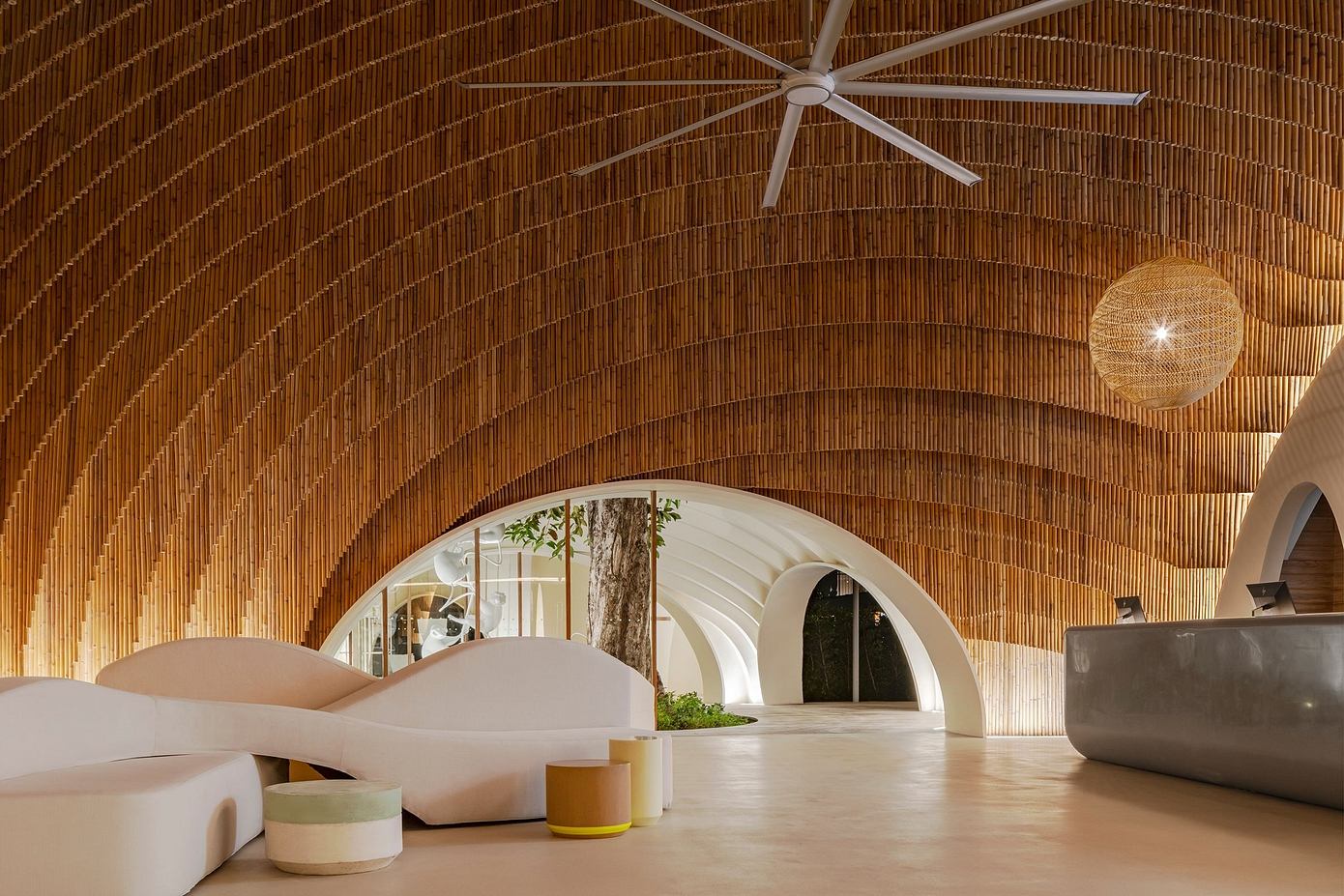 Holiday Inns Samui Lobby: Embracing Coconut Shell Inspiration