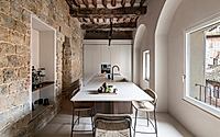 006-medieval-tower-in-siena-cmt-architettis-stunning-apartment-restoration.jpg